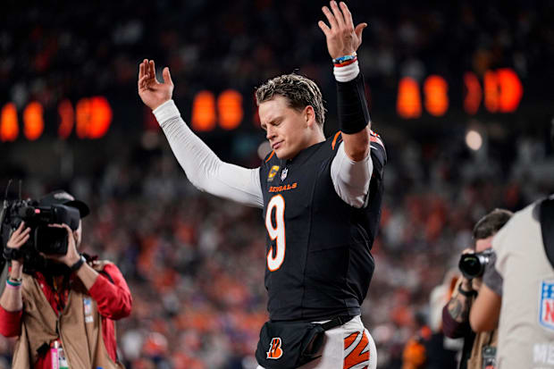 Cincinnati Bengals quarterback Joe Burrow (9) celebrates after the game-winning touchdown pass to Tee Higgins vs. Denver.