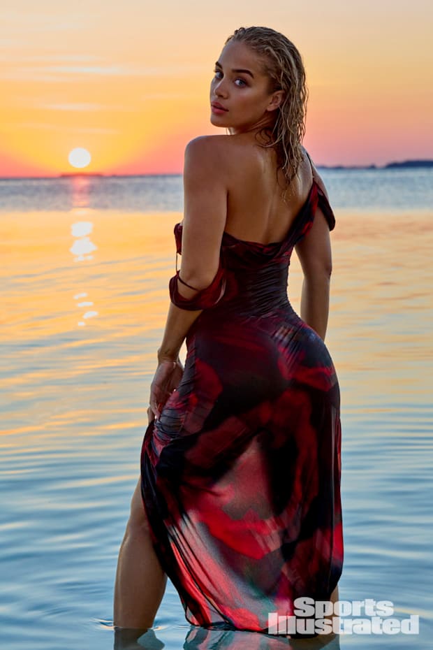 Jasmine Sanders was photographed by Yu Tsai in Belize. Dress by Rat & Boa. 