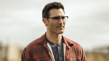 Superman & Lois -- “When the Lights Come On” -- Image Number: SML406a_0165r -- Pictured (L-R): Tyler Hoechlin as Clark Kent 