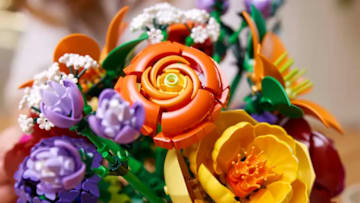 This flower arrangement LEGO set is made of 1161 pieces.