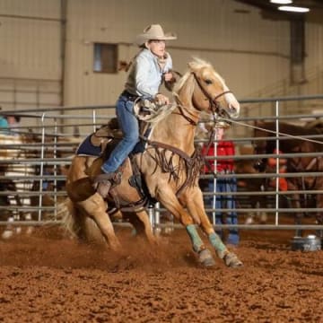 Shiloh Napp and her horse, Evelyn, have quickly made an impact in breakaway roping, holding down the top spot in the Resistol Rookie Standings with more than $11,000 in earnings so far. 