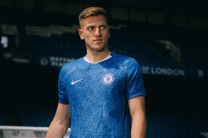 Liam Delap in action for Chelsea.