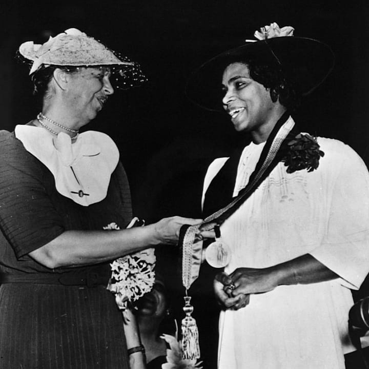 Eleanor Roosevelt presents Marian Anderson with the NAACP's 1939 Spingarn Medal.
