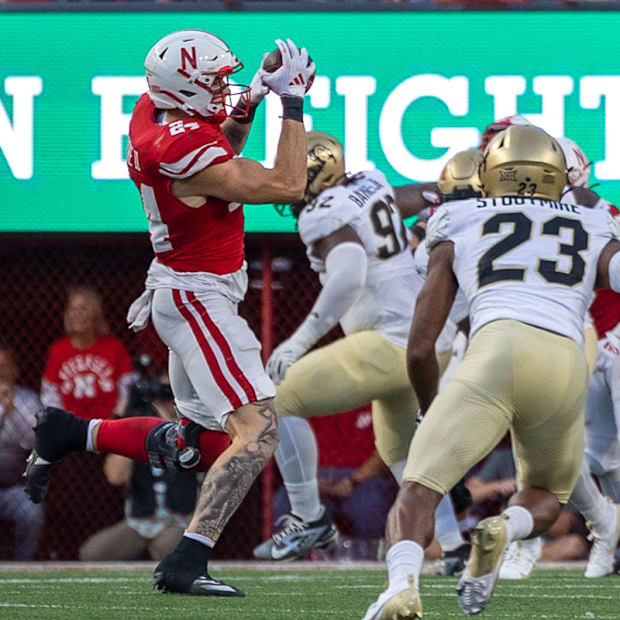 Nebraska tight end Thomas Fidone II catches a 13-yard pass from quarterback Dylan Raiola against Colorado.