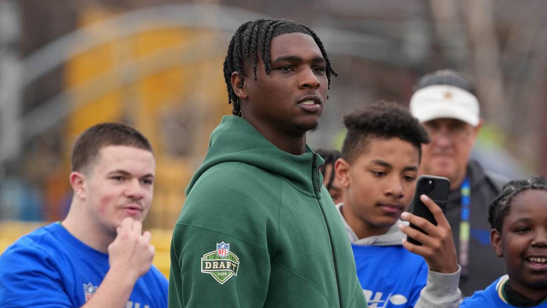 Apr 23, 2025; Green Bay, WI, USA; Miami Hurricanes quarterback Cam Ward during the NFL Draft prospect clinic with Special Olympics at Draft Experience Field at Titletown. Mandatory Credit: Kirby Lee-Imagn Images Apr 23, 2025; Green Bay, WI, USA; Miami Hurricanes quarterback Cam Ward during the NFL Draft prospect clinic with Special Olympics at Draft Experience Field at Titletown. Mandatory Credit: Kirby Lee-Imagn Images