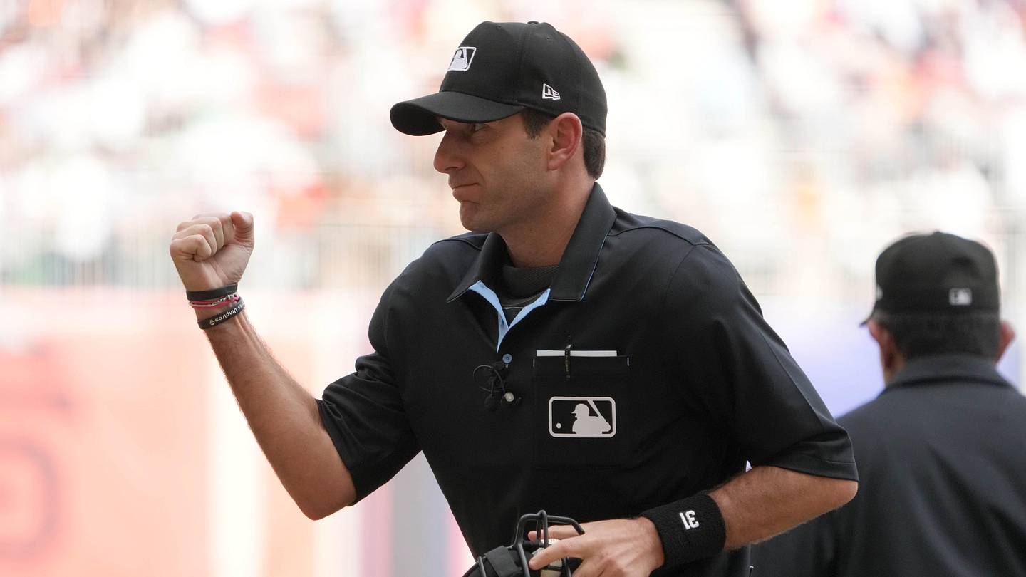 MLB Punishes Umpire Pat Hoberg for Violating Gambling Rules After Investigation - Vimarsana News