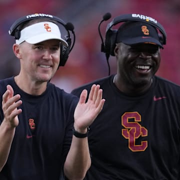Sep 2, 2023; Los Angeles, California, USA; Southern California Trojans head coach Lincoln Riley (leff) and wide receivers coach Dennis Simmons react against the Nevada Wolf Pack in the second half at United Airlines Field at Los Angeles Memorial Coliseum. Mandatory Credit: Kirby Lee-Imagn Images