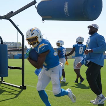 Aug 7, 2025; El Segundo, CA, USA; Los Angeles Chargers running back Raheim Sanders (35) interacts with running backs coach Kiel McDonald during training camp at The Bolt. Mandatory Credit: Kirby Lee-Imagn Images