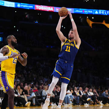 Klay Thompson shoots over LeBron James during the 2023-2024 NBA season.