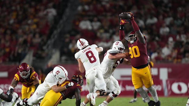 Southern California Trojans defensive lineman Bear Alexander (90) deflects a pass