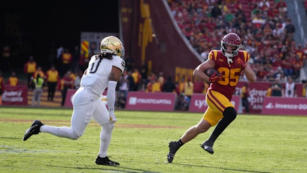 Southern California Trojans tight end Walker Lyons (85) carries the ball against Notre Dame Fighting Irish safety Xavier Watt
