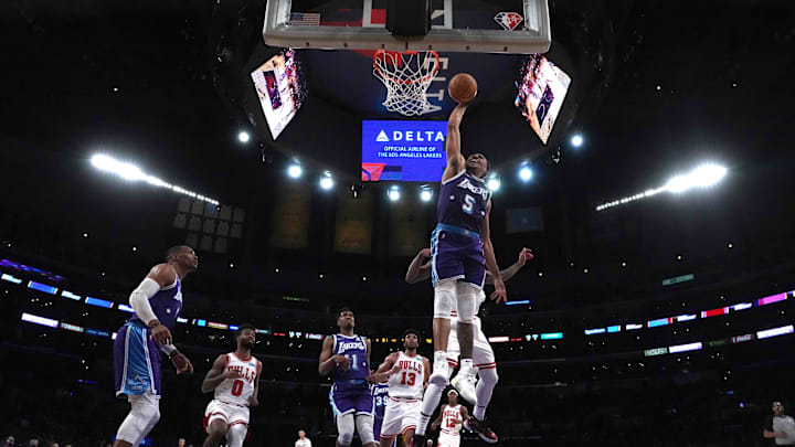 Los Angeles Lakers guard Talen Horton-Tucker (5) dunks the ball against the Chicago Bulls in the second half at Staples Center. 