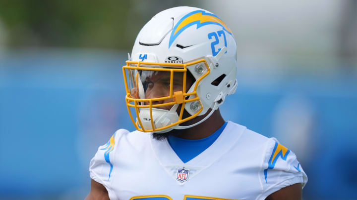 Jun 13, 2024; Costa Mesa, CA, USA; Los Angeles Chargers running back J.K. Dobbins wears an Oakley football legacy clear shield visor during minicamp at the Hoag Performance Center. Mandatory Credit: Kirby Lee-USA TODAY Sports