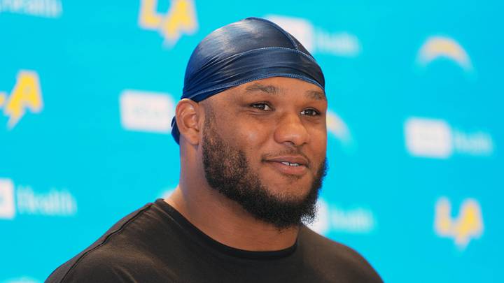 Atlanta Falcons defensive end Da'Shawn Hand
