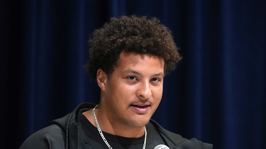 Feb 26, 2025; Indianapolis, IN, USA; Notre Dame defensive lineman Howard Cross (DL09) during the 2025 NFL Scouting Combine at the Indiana Convention Center. Mandatory Credit: Kirby Lee-Imagn Images | Kirby Lee-Imagn Images