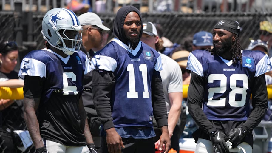 Micah Parsons has been at training camp, but still hasn’t spoken to Jerry Jones. | Kirby Lee-Imagn Images