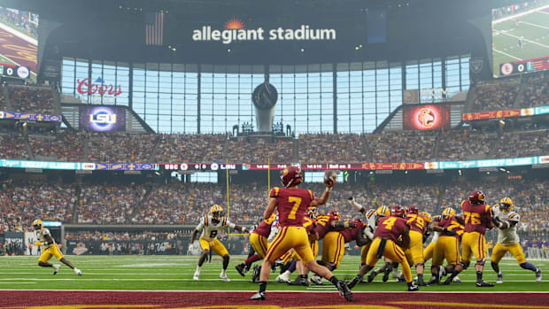 A general overall view as Southern California Trojans quarterback Miller Moss (7) throws the ball 