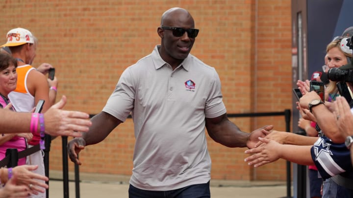 Aug 6, 2022; Canton, OH, USA; Terrell Davis arrives on the red carpet during the Pro Football Hall of Fame Class of 2022 Enshrinement at Tom Benson Hall of Fame Stadium. 