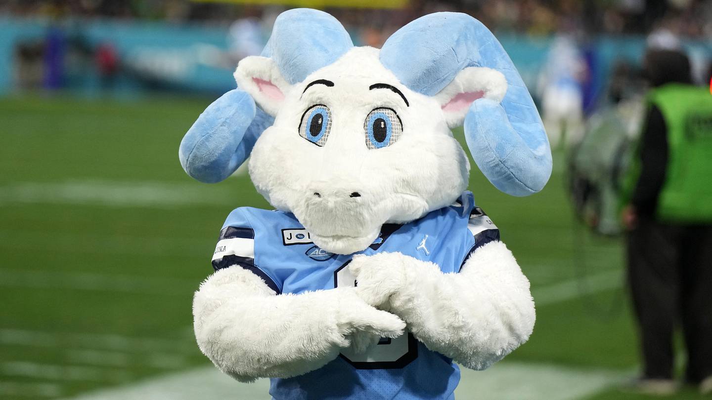 UNC Football Recruiters Flip Another 2025 Prospect