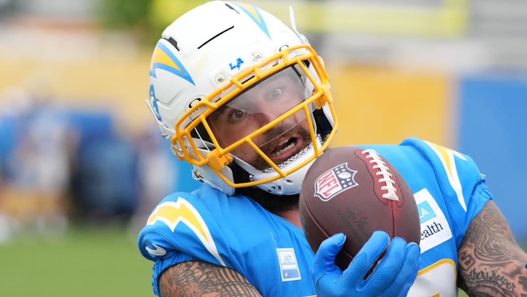 Los Angeles Chargers tight end Tyler Conklin (83).