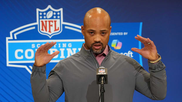 terry-fontenot-atlanta-falcons-combine-podium