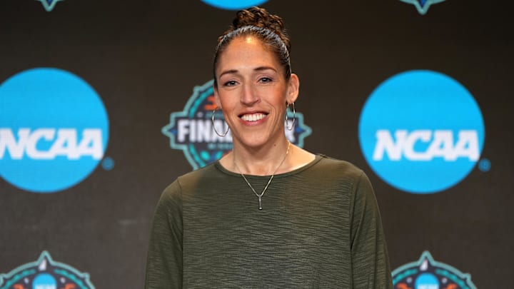 ESPN's Rebecca Lobo had a truly bizarre broadcasting moment on Sunday. ESPN's Rebecca Lobo had a truly bizarre broadcasting moment on Sunday.