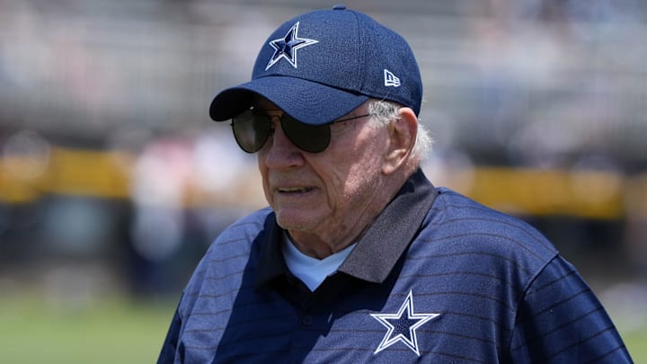 Jul 22, 2025; Oxnard, CA, USA; Dallas Cowboys owner Jerry Jones during training camp at the River Ridge Fields. Mandatory Credit: Kirby Lee-Imagn Images