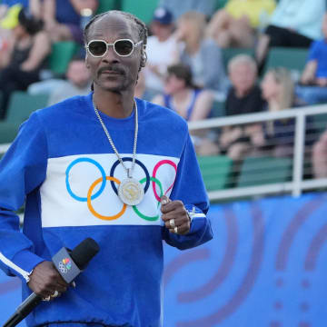 Snoop Dogg wore newly-released Nike running shoes.