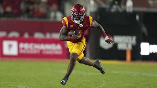 Southern California Trojans running back Woody Marks (4) carries the ball against the Rutgers Scarlet Knights.