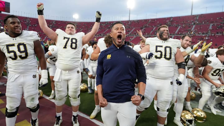 Notre Dame Fighting Irish head coach Marcus Freeman celebrates with players at the end of the game against the Southern California Trojans at United Airlines Field at Los Angeles Memorial Coliseum. Notre Dame Fighting Irish head coach Marcus Freeman celebrates with players at the end of the game against the Southern California Trojans at United Airlines Field at Los Angeles Memorial Coliseum.