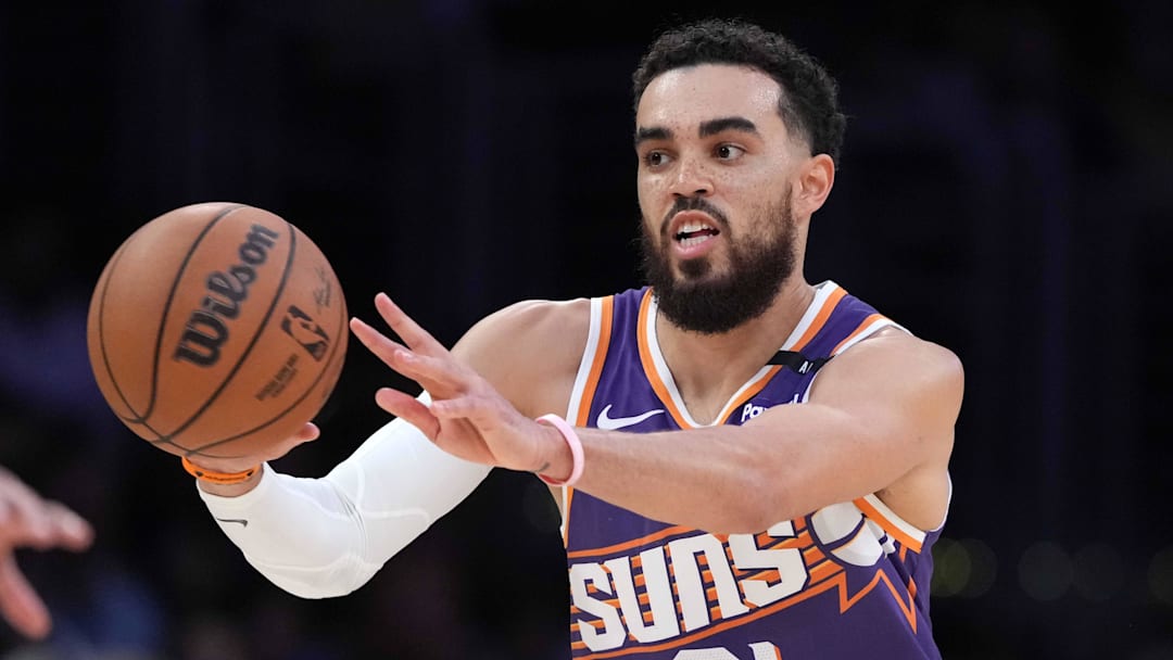 Mar 16, 2025; Los Angeles, California, USA; Phoenix Suns guard Tyus Jones (21) passes the ball against the Los Angeles Lakers in the second half at Crypto.com Arena. Mandatory Credit: Kirby Lee-Imagn Images
