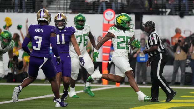 Oregon Ducks running back Jordan James (20) scores on a 6-yard touchdown run against the Washington Huskies in the Pac-12 Cha