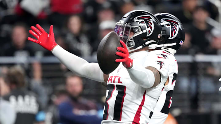 Dec 16, 2024; Paradise, Nevada, USA; Atlanta Falcons safety Justin Simmons (31) celebrates after intercepting a pass against the Las Vegas Raiders in the second half at Allegiant Stadium. Mandatory Credit: Kirby Lee-Imagn Images Dec 16, 2024; Paradise, Nevada, USA; Atlanta Falcons safety Justin Simmons (31) celebrates after intercepting a pass against the Las Vegas Raiders in the second half at Allegiant Stadium. Mandatory Credit: Kirby Lee-Imagn Images