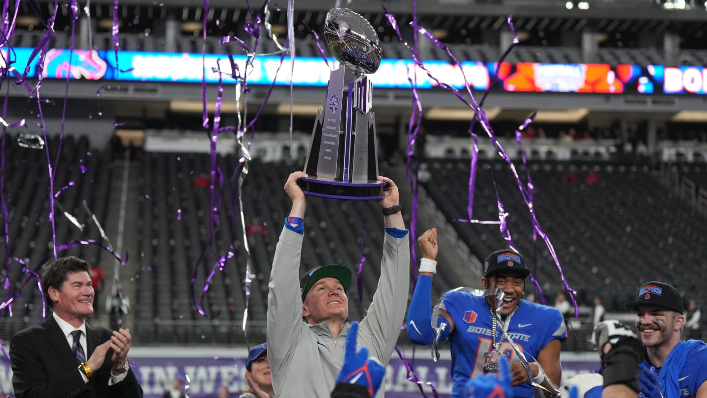 RECRUITING 6'5" OT Jacob Tracy Commits To Boise State Football For 2025