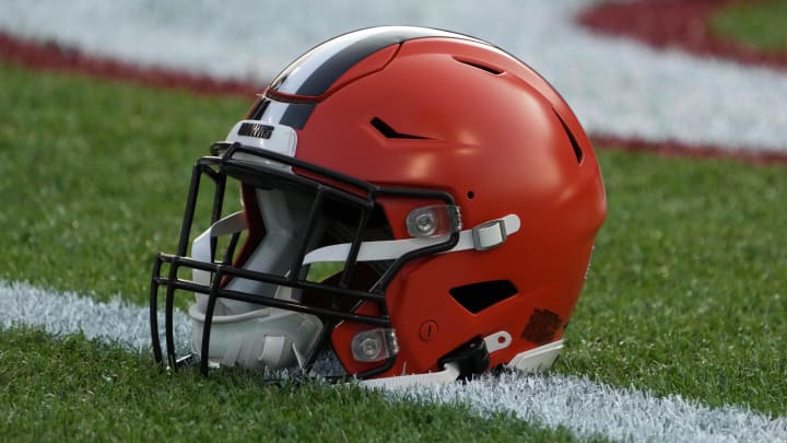 Jim Donovan, the legendary radio voice of the Cleveland Browns, has made the decision to step away from his position ahead of the 2024 NFL season.