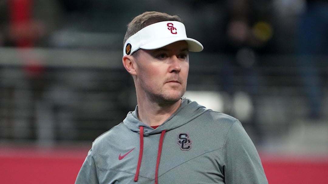 Dec 2, 2022; Las Vegas, NV, USA; Southern California Trojans head coach Lincoln Riley reacts in the first half of the Pac-12 Championship against the Utah Utes at Allegiant Stadium. Dec 2, 2022; Las Vegas, NV, USA; Southern California Trojans head coach Lincoln Riley reacts in the first half of the Pac-12 Championship against the Utah Utes at Allegiant Stadium.