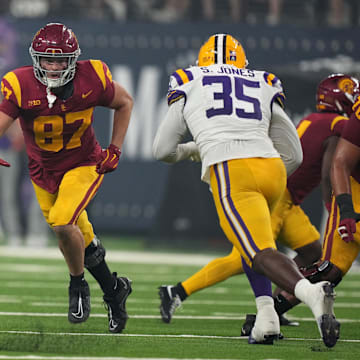 Sep 1, 2024; Paradise, Nevada, USA; Southern California Trojans tight end Lake McRee (87) against the LSU Tigers at Allegiant Stadium. Mandatory Credit: Kirby Lee-Imagn Images