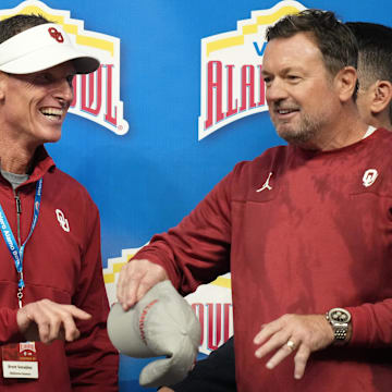 Dec 29, 2021; San Antonio, Texas, USA; Oklahoma Sooners incoming coach Brent Venables (left) and interim coach Bob Stoops celebrate after the 2021 Alamo Bowl against the Oregon Ducks at Alamodome. Mandatory Credit: Kirby Lee-Imagn Images