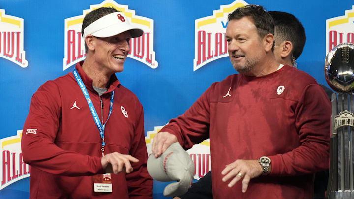 Dec 29, 2021; San Antonio, Texas, USA; Oklahoma Sooners incoming coach Brent Venables (left) and interim coach Bob Stoops celebrate after the 2021 Alamo Bowl against the Oregon Ducks at Alamodome. Mandatory Credit: Kirby Lee-Imagn Images