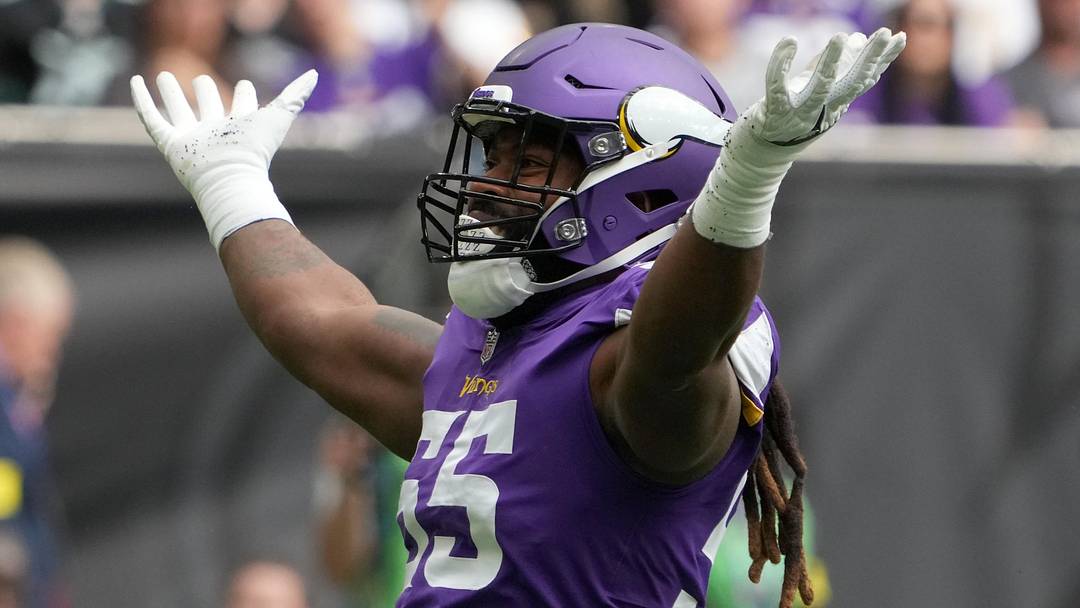 Oct 2, 2022; London, United Kingdom; Minnesota Vikings linebacker Za'Darius Smith (55) celebrates after a sack in the first quarter against the New Orleans Saints during an NFL International Series game at Tottenham Hotspur Stadium. 