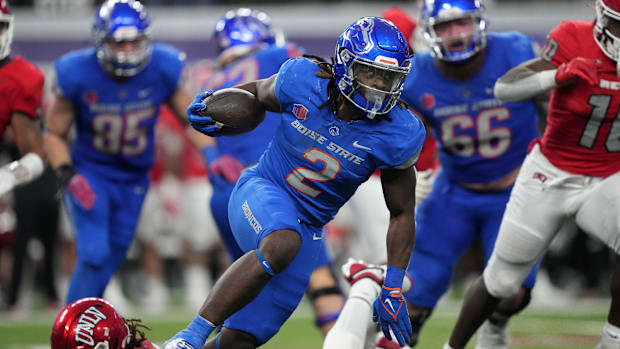 Boise State Broncos running back Ashton Jeanty (2) carries the ball against the UNLV Rebels