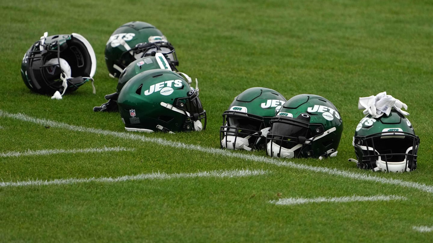 Justin Fields Joins Jets, Sparks NFL Quarterback Rivalry