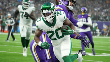 Breece Hall runs the ball