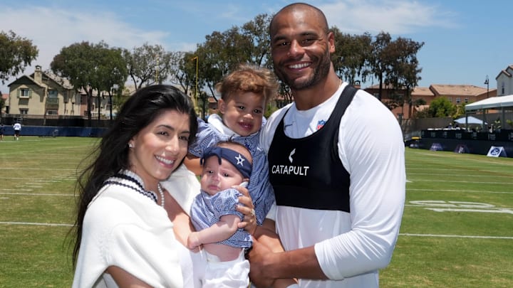 Dak Prescott's fiancée Sarah Jane, teammates gift birthday card roasting Cowboys  QB