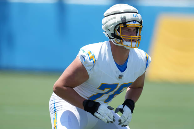 Los Angeles Chargers offensive tackle Joe Alt practices.