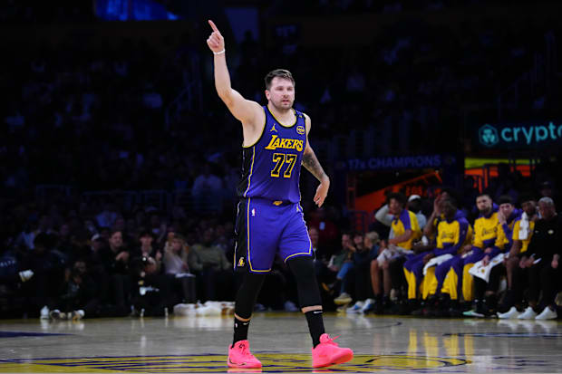 Los Angeles Lakers guard Luka Doncic (77)