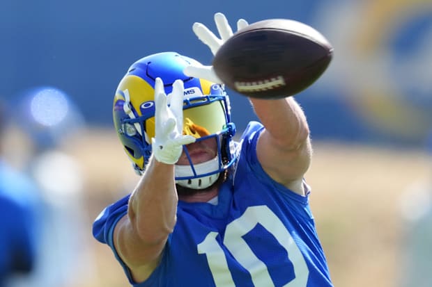 Cooper Kupp catches a pass during the Rams' minicamp in 2022.