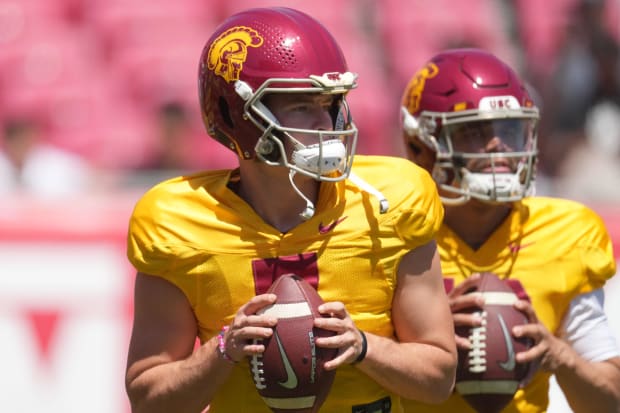 Moss (7) and Williams (13) run through drills during the 2022 spring game.