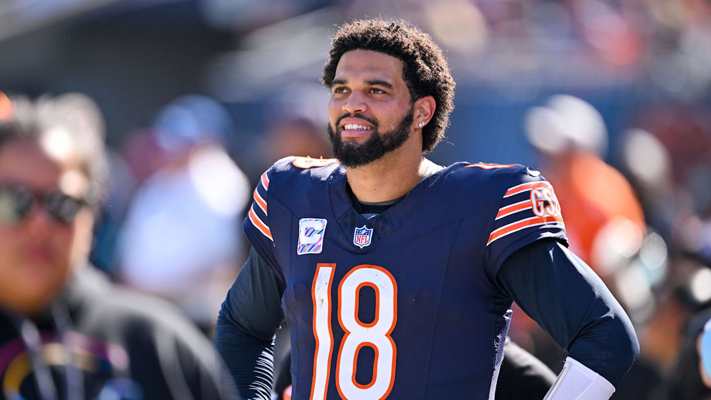 WATCH: Caleb Williams launches autographed football to random fan at Chicago Bulls game