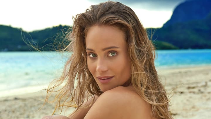 Hannah Jeter was photographed by Yu Tsai in Tahiti. 